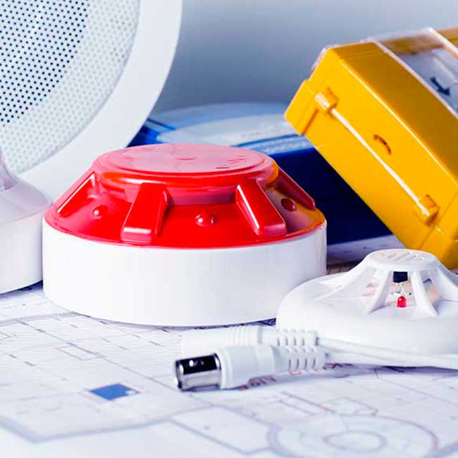 Qué son los sistemas de detección de incendios y alarmas